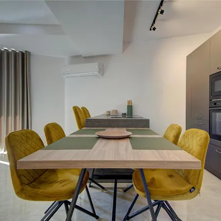 Seaside St'julians With Private Balconies By 360 Estates Appartement